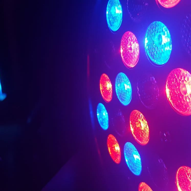 Prodotti: faro LED RGB reventservice